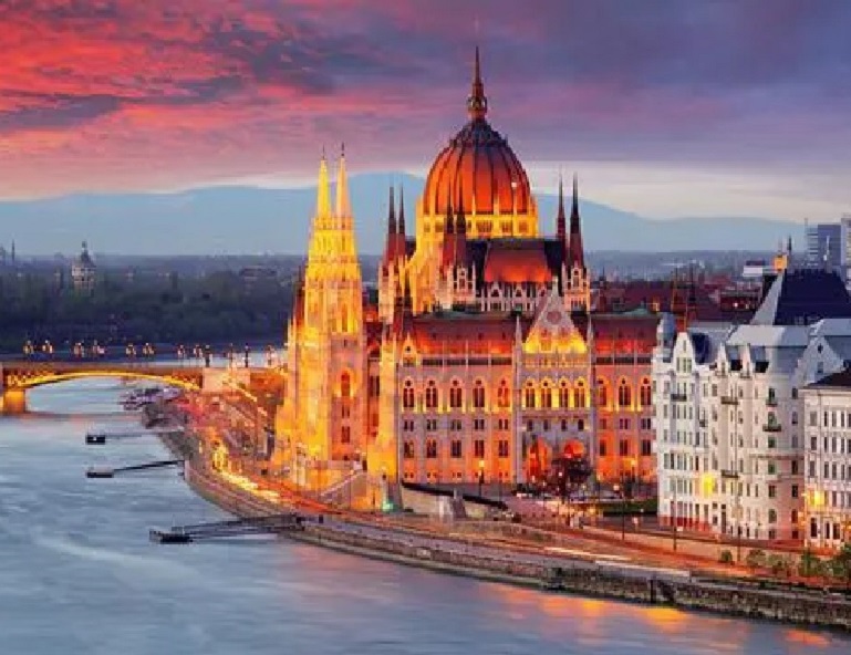 【Europamundo酷遊巴士】東歐瑰寶 美麗多瑙河 8 日遊 布拉格進 布達佩斯出