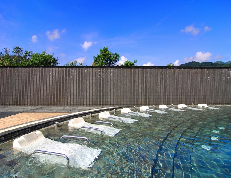 擎天崗大草原、基隆佛手洞、陽明山天籟溫泉2日