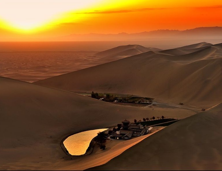 【暢遊絲路】莫高窟、五彩山、嘉峪關、鳴沙山月牙泉、懸臂長城8天(交流考察團)