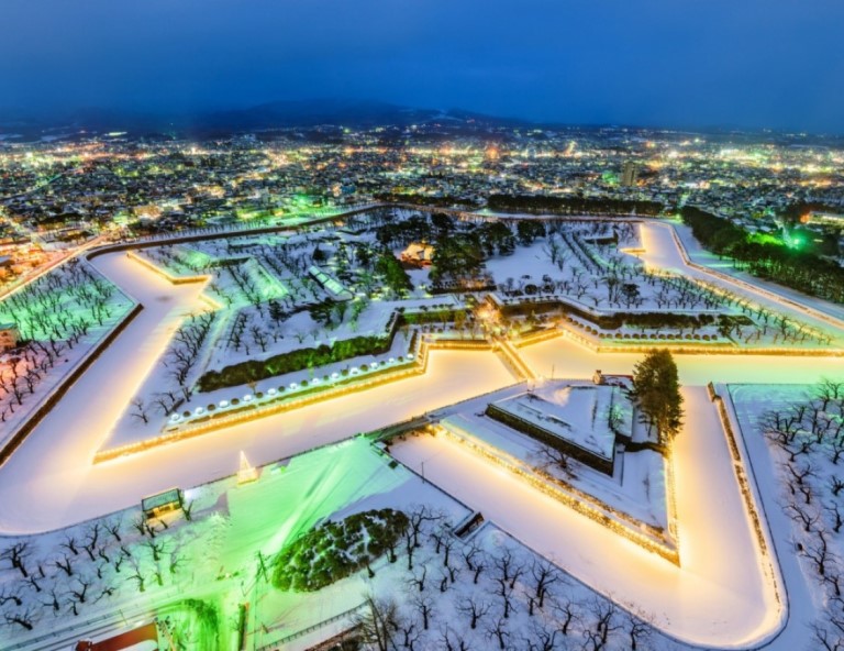 【雪舞北海道】函館夜景．五稜星之夢．札幌樹燈節．企鵝雪漫步x熊牧場．戲雪趣5天