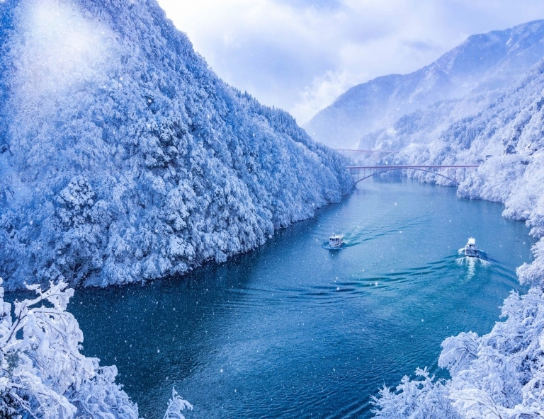 【北陸冬物語】冬季彩燈．新穗高纜車．庄川峽遊船．合掌村．甜蝦放題．雙溫泉5天