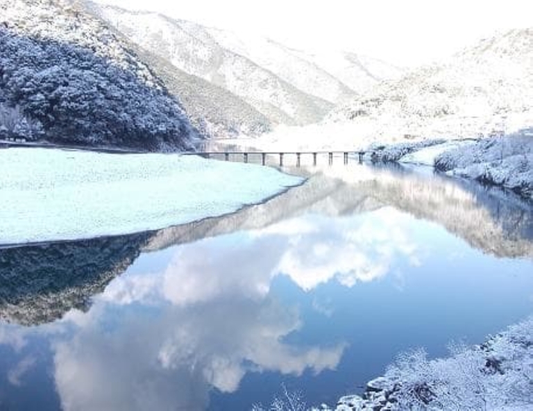 【冬絕美四國】四萬十川屋形船．雲之上圖書館．金刀比羅宮．高知城 ．三晚溫泉 5天
