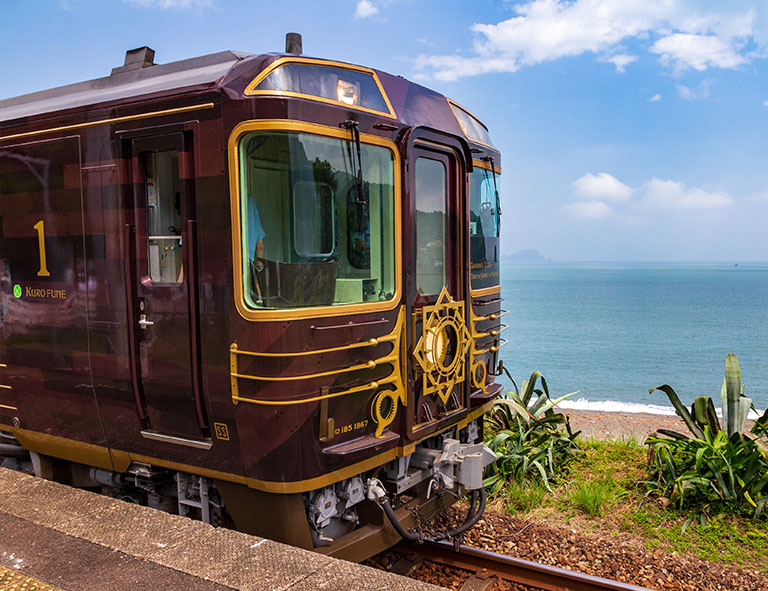 【四國最美列車】時代黎明物語．四萬十川屋形船．莫內庭園．高知城．名湯饗宴5天