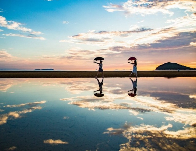 【冬季主打星】龍河洞彩燈秀．炙燒鰹魚．絕景黑潮鐵道．大步危峽谷．天空之鏡 4天