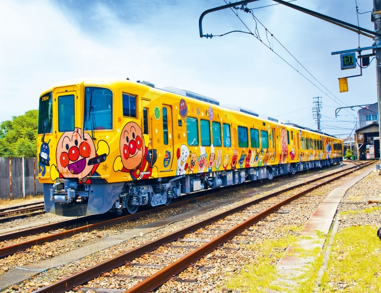 【童心玩四國】麵包超人列車．絕景水族館．大步危峽遊船．神隱少女油屋．天空鞦韆．烏龍麵DIY．燒肉吃到飽．高知城5天