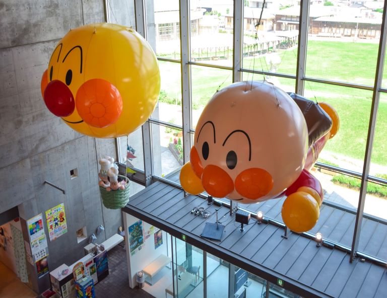 【四國童樂會】麵包超人列車．絕景水族館．人氣NO1野市動物園．神隱少女油屋．天空鞦韆．馬丘比丘．烏龍麵DIY．高知城5天