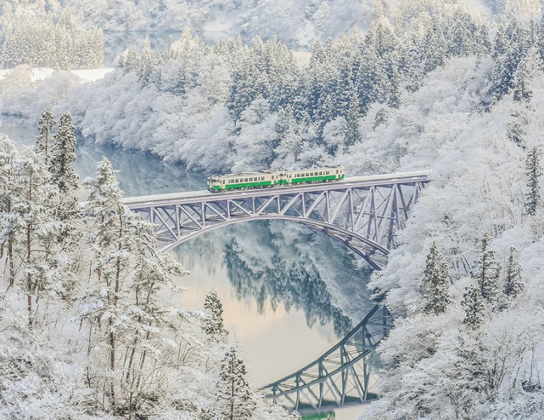 【冬戀星東北】絕美只見線．藏王樹冰．銀山溫泉街．會津鐵道．大內宿．採草莓 5天