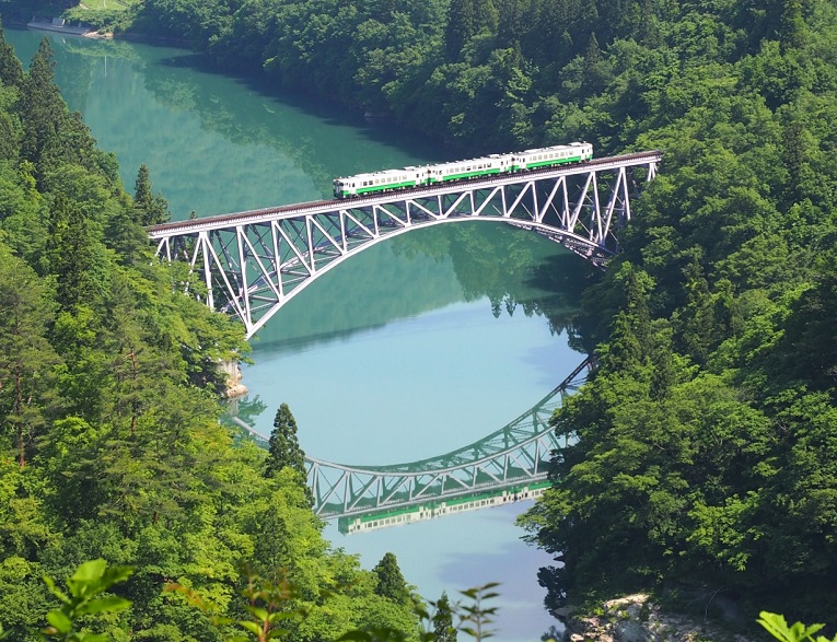 【東北春限定】紫藤花物語．大內宿．銀山溫泉．秘境只見線．五色沼．百年酒造 5天