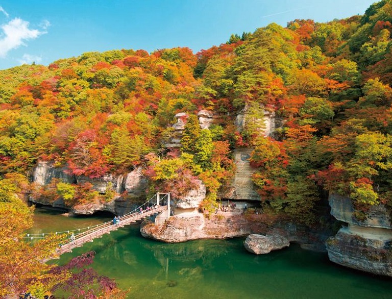 
【東北楓之旅】紅葉只見線．大內宿．吾妻天空步道．五色沼．會津鐵道．雙溫泉 4天