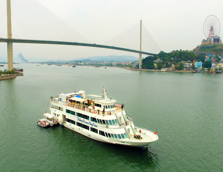 柔情北越～山水雙龍灣、纜車摩天輪、夜宿海上VILLA、河內五星飯店五日