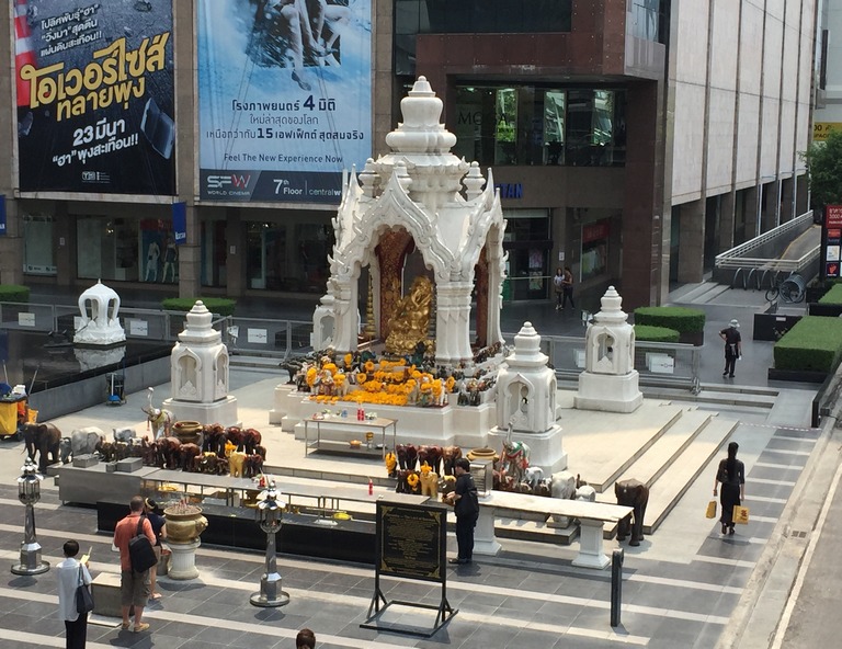【限量促銷】泰便宜．長頸鹿餵食秀．網美鄭王廟．丹嫩莎朵水上市場．泰式按摩5+1天