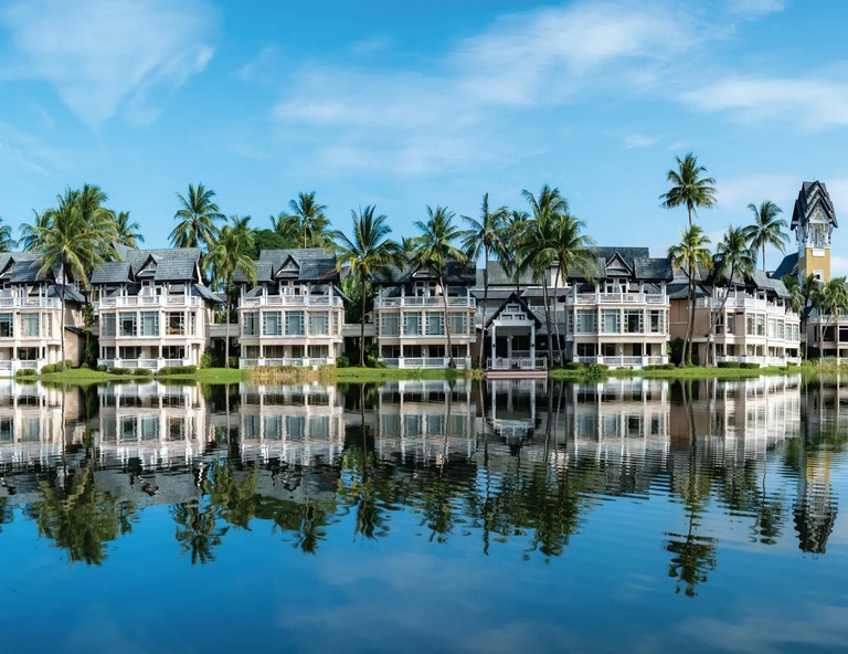 【普吉泰喜悅】雙五星度假村、兩次出海、夢幻嘉年華、美食饗宴 5 日(保證入住2晚悅榕集團悅椿度假村、無購物)