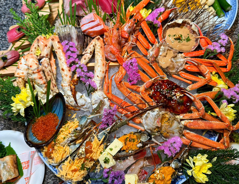 【泰國龍蝦蟹腳和牛吃到飽】五星曼芭．長頸鹿餵食秀．爆笑鐵支路．按摩5+1天|長榮