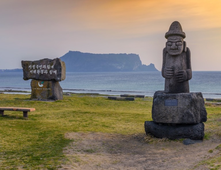 【暢遊濟州】彩虹海岸道路．紅白馬燈塔．泰迪熊野生動物王國．城山日出峰5天