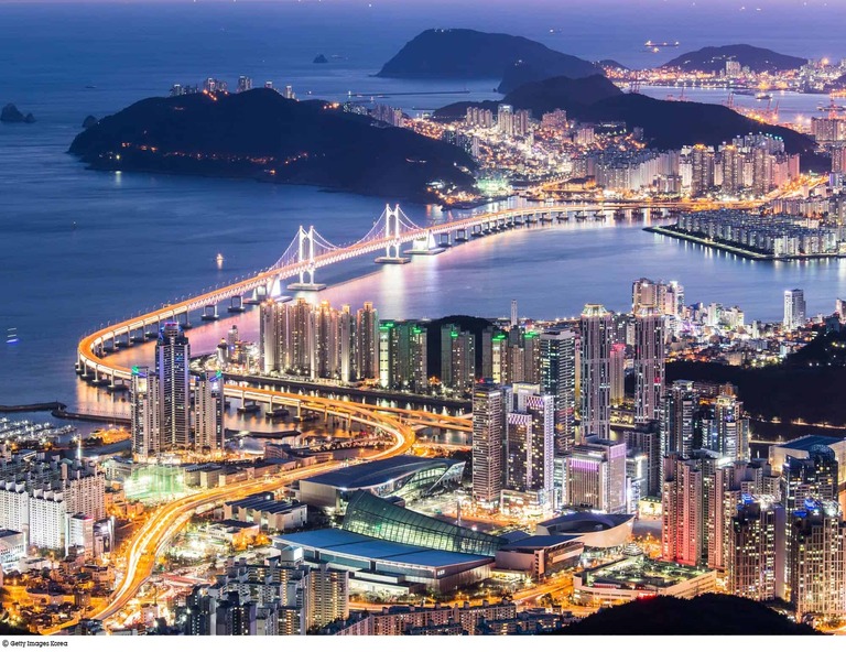 【高雄釜慶趣旅行】人氣咖啡廳、摩天樓觀景臺、膠囊列車、世界文化遺產5日